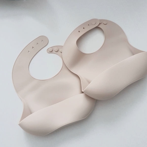 Silicone Bib - Picture 2 of 2